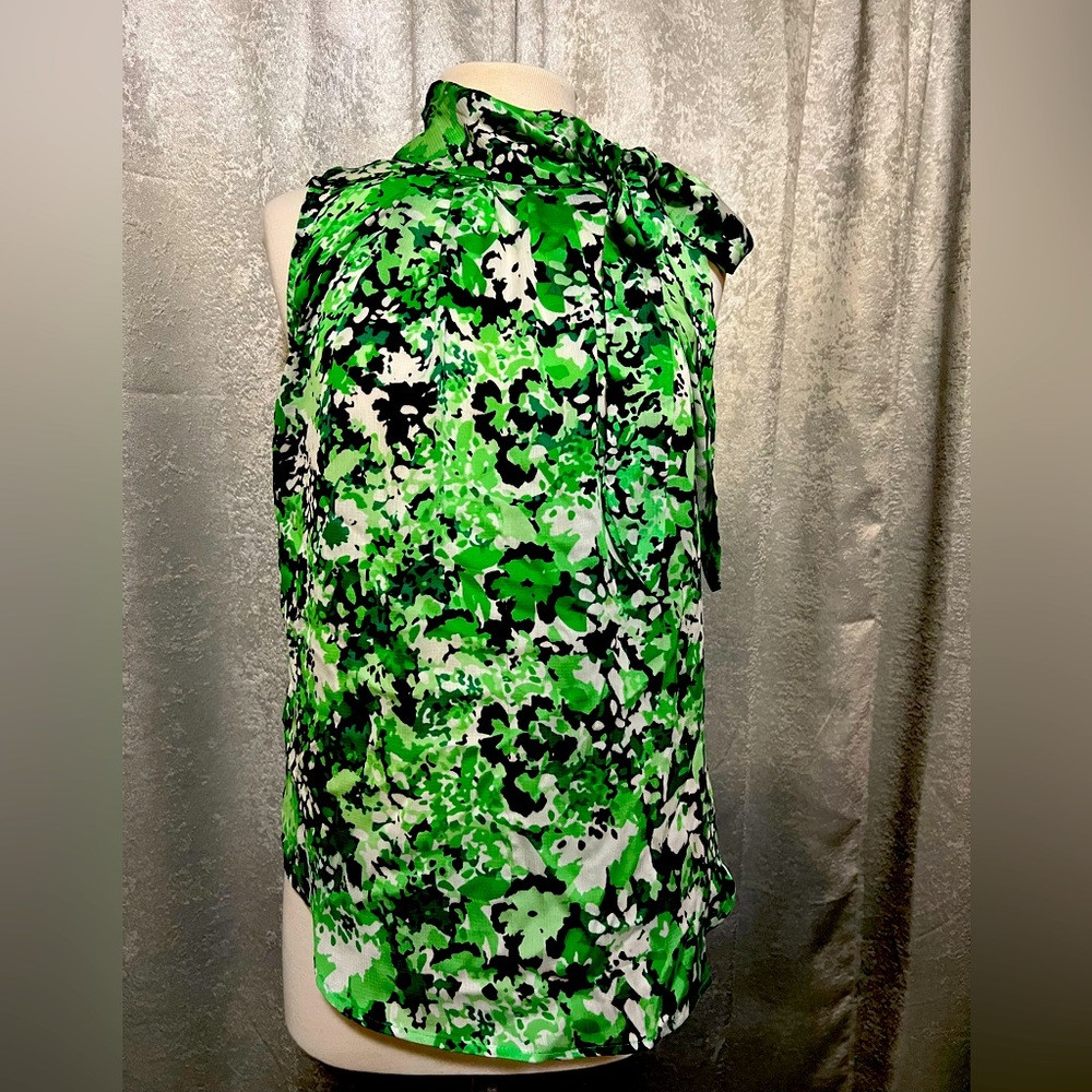 - NY&COMPANY Sleeveless Blouse, Size Medium.